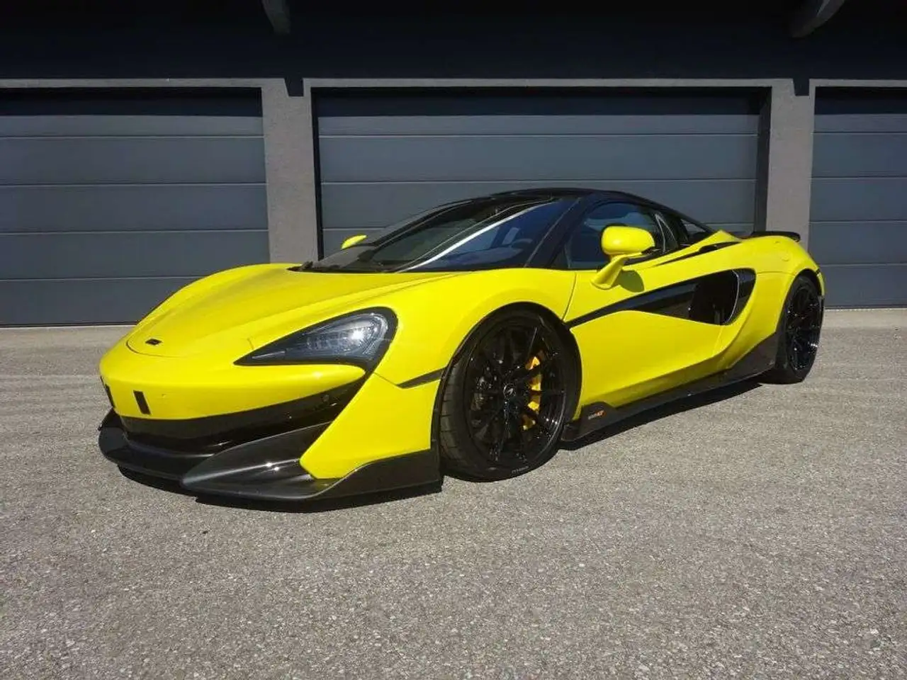 600LTSicilian Yellow, Dark Palladium