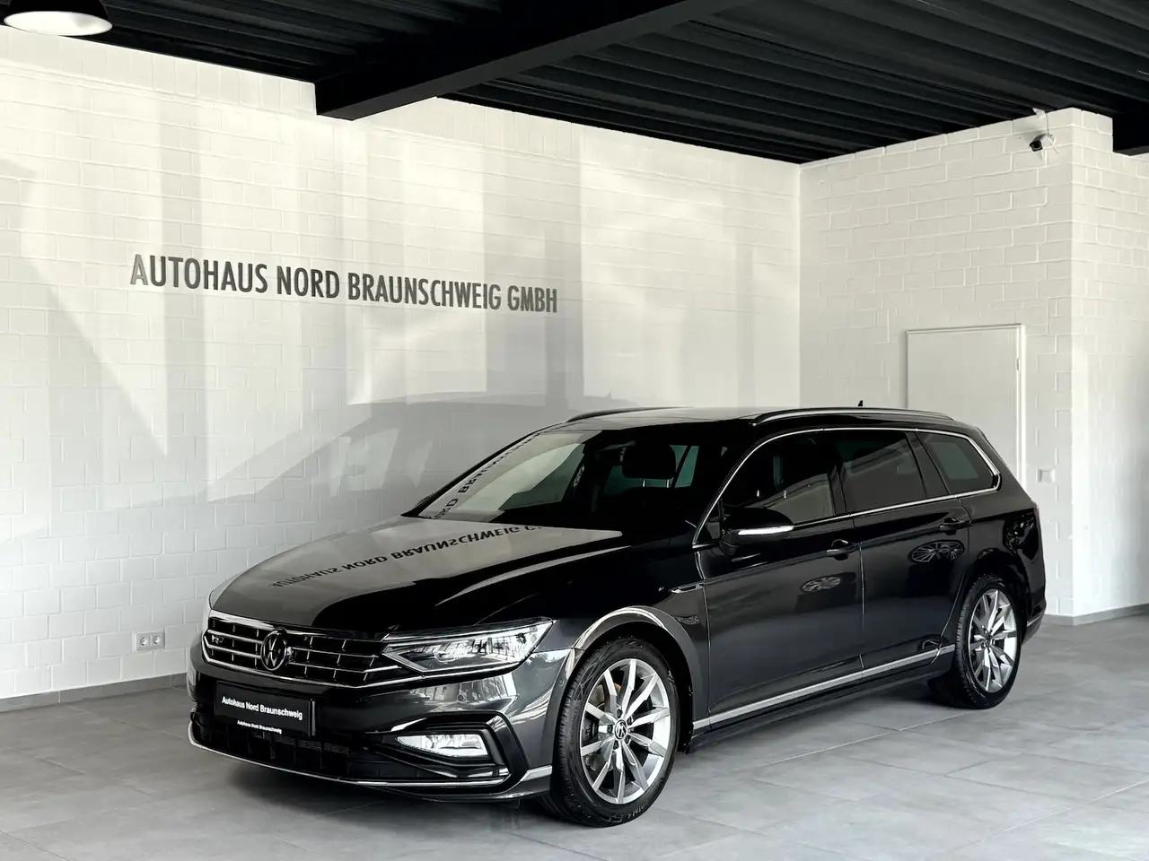 Passat2.0 TDI DSG Elegance R Line*Pano*HUD*AHK*