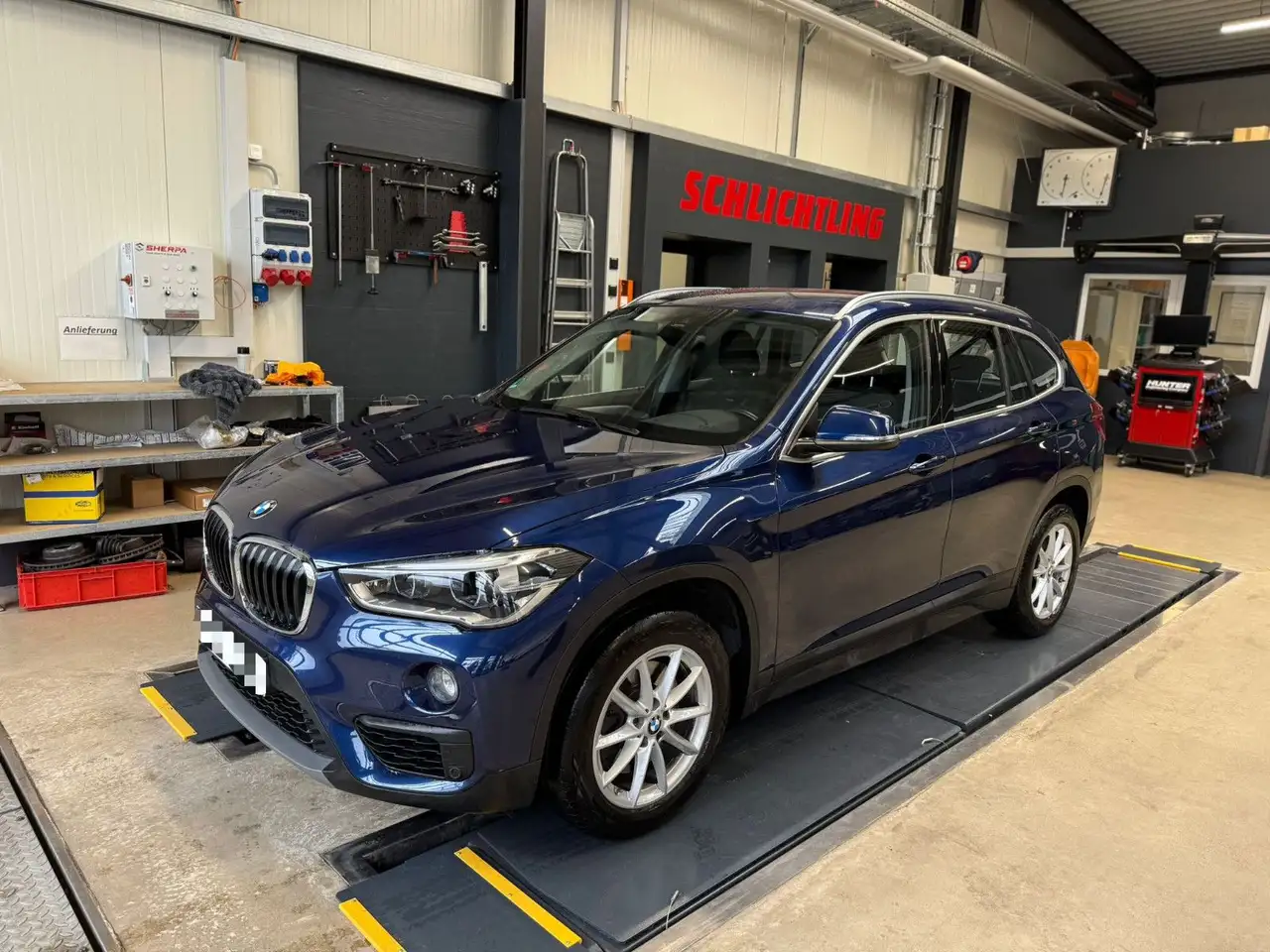 X1xDrive 20 i Advantage *AHK*8FACH*