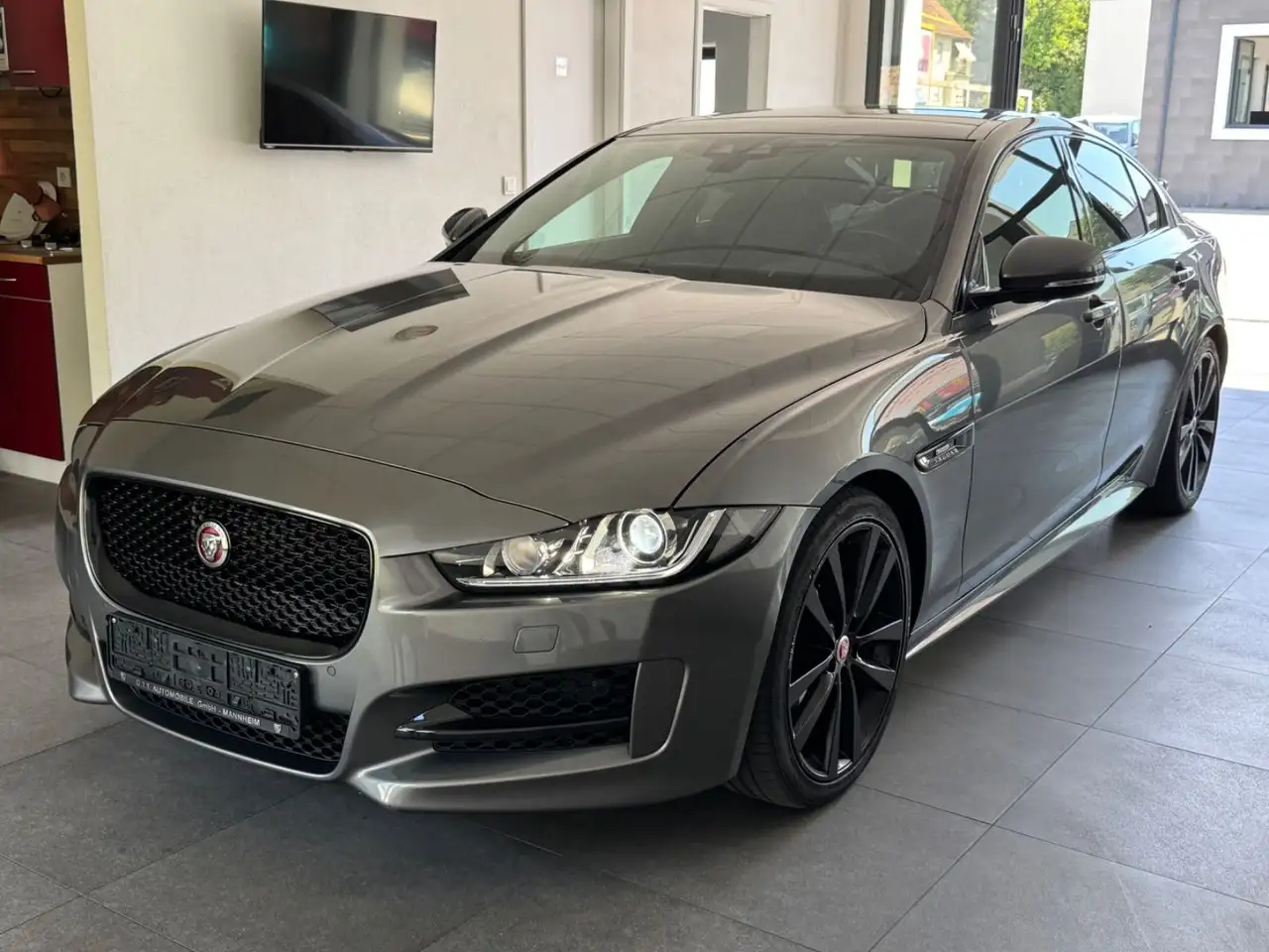 XE2.0d R-Sport-Pano-Leder-Meridian-Kamera-BiXen