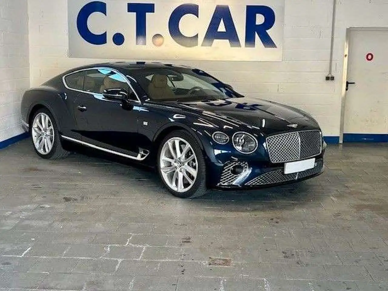ContinentalGT V8 - Mulliner Driving - Panorama