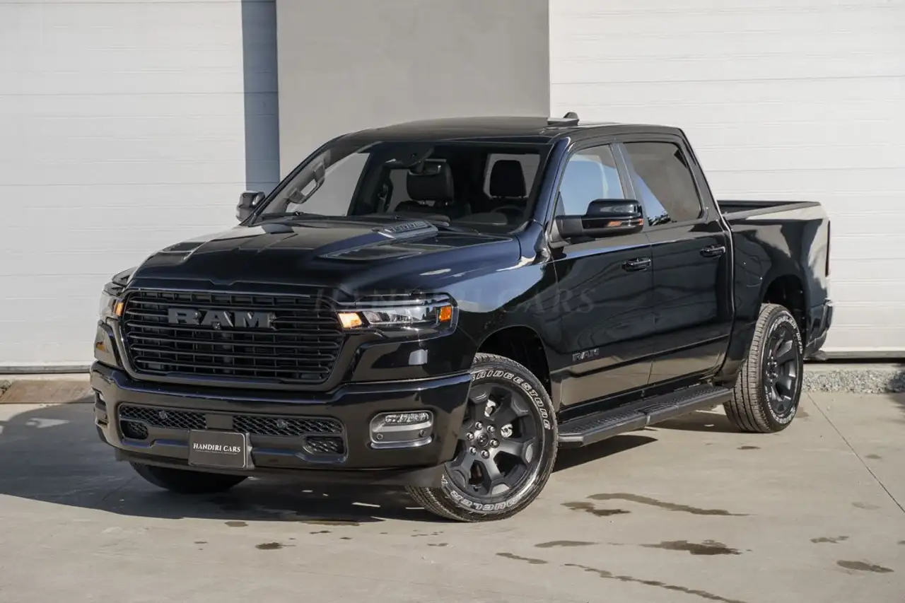 RAM2025 Sport Night 3.0L I6 TWIN TURBO € 53900