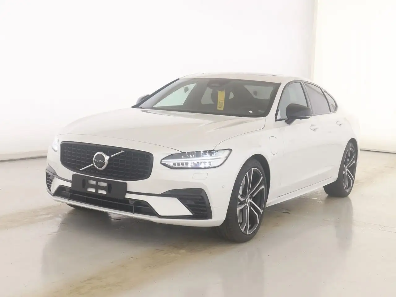 S90T8 Plus Dark Recharge Plug-In Hybrid AWD