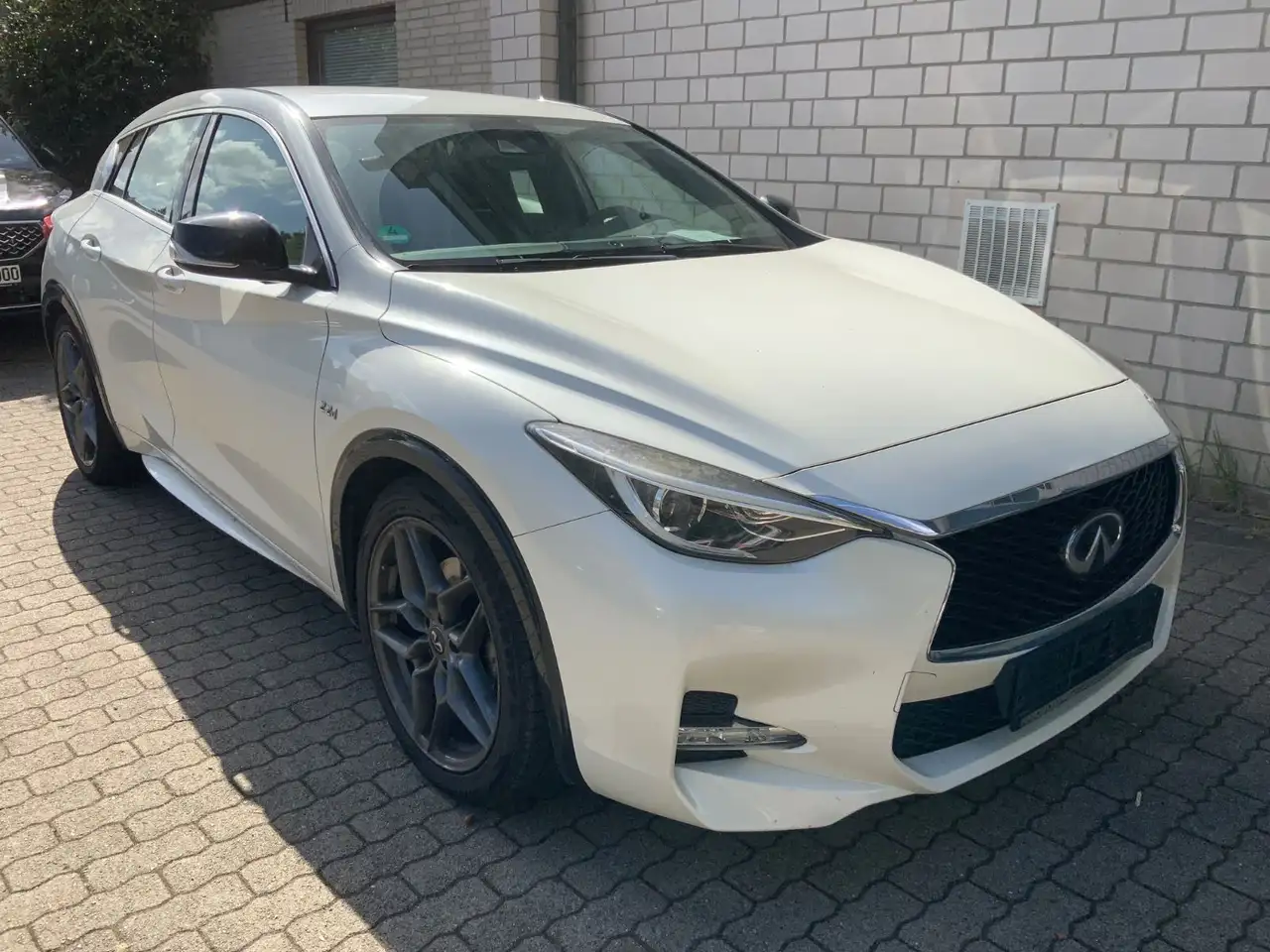 Q302.2 d AWD Sport 1.Hand