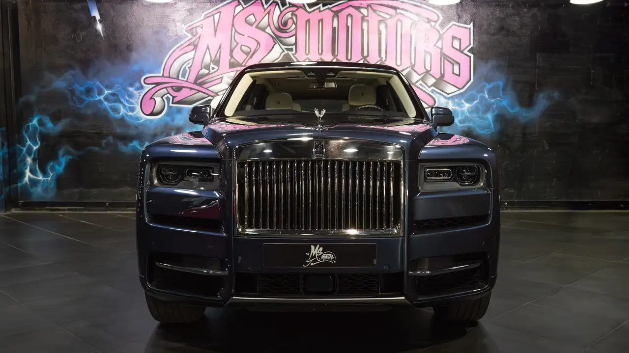 CullinanROLLS ROYCE CULLINAN 6.8 V12 BITURBO 571