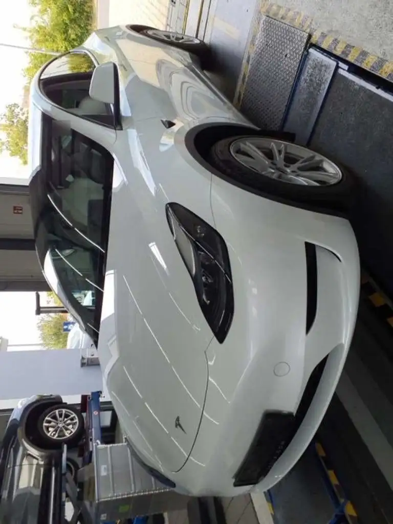 Model YModel Y RWD