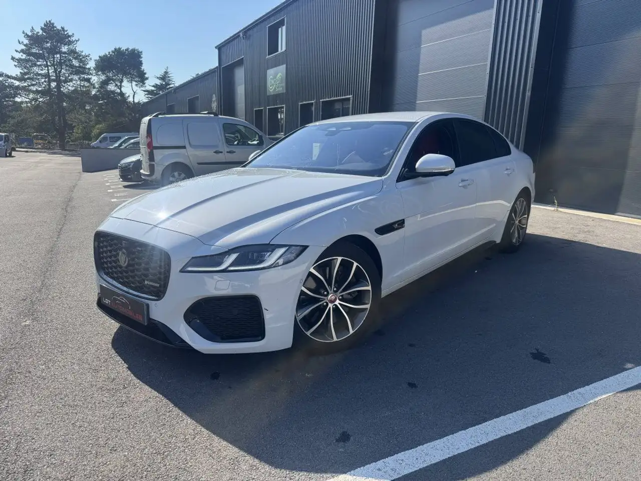 XFII 2.0T 200ch R-Sport BVA
