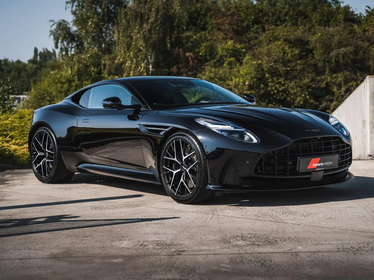DB12Bowers & Wilkins / V8 / Sport Seats / VAT