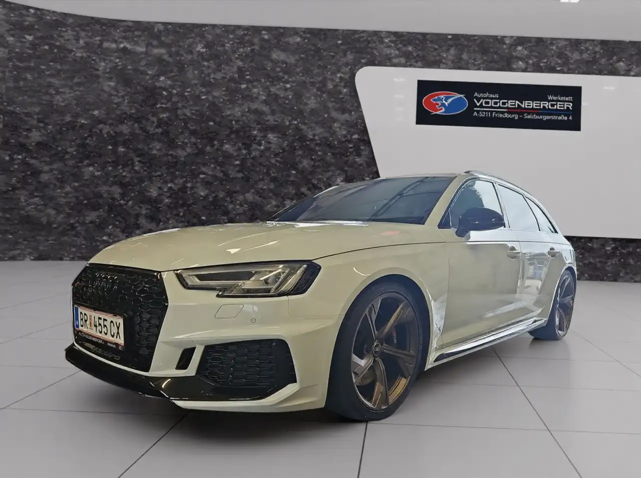 RS42.9 TFSI quattro