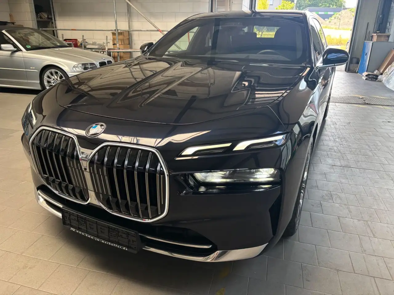 i7xDrive60 M-Sport Cinema Lounge Sky B&W Iconic