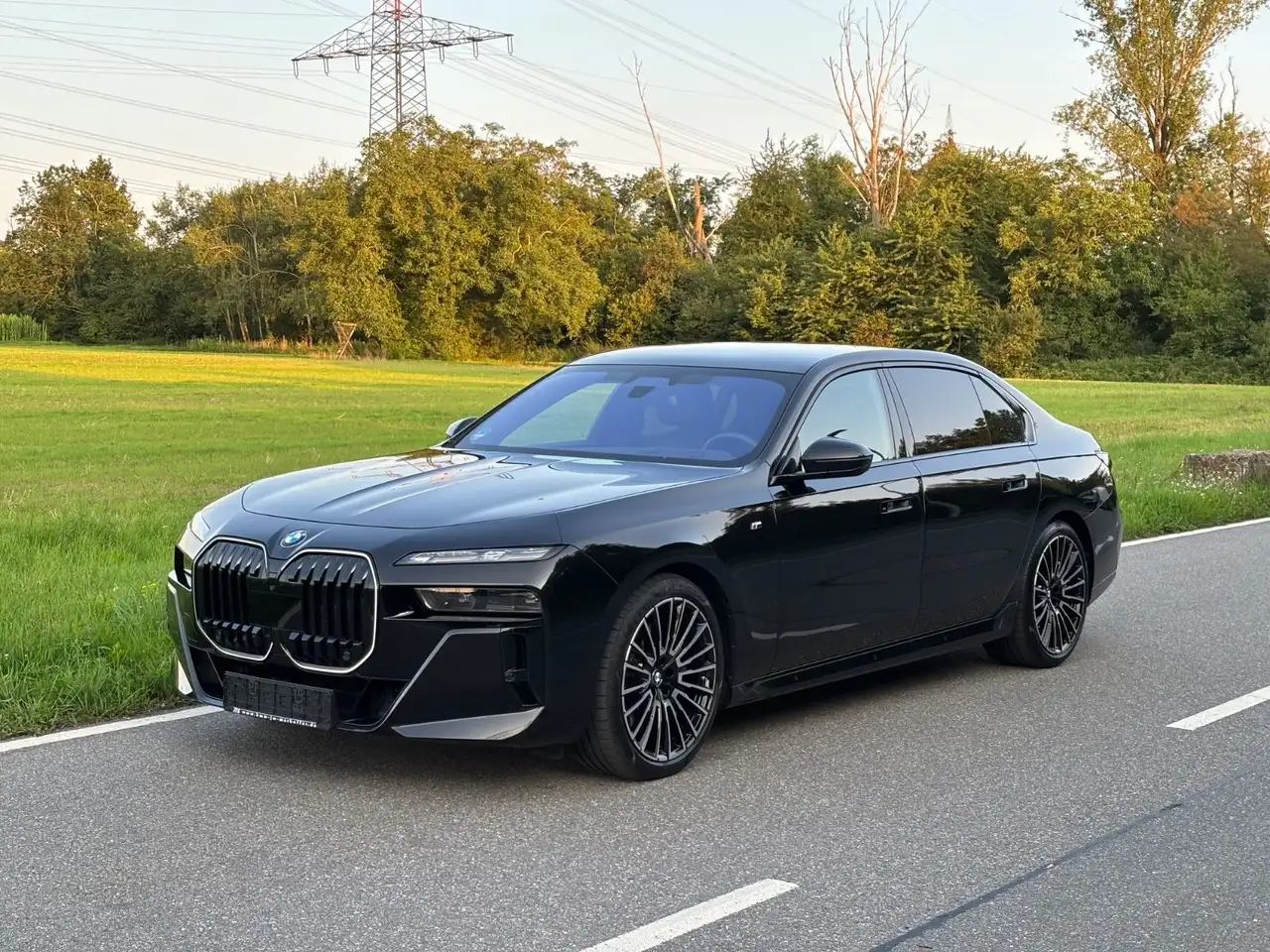 i7xDrive M70 Cinema Lounge B&W TOPLEASING