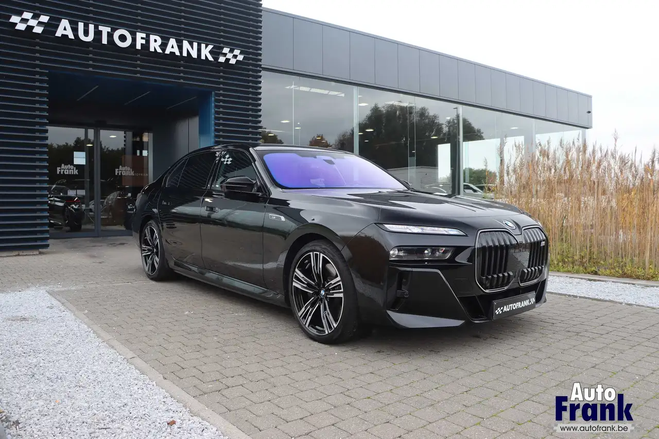 i7M70 / TV / LOUNGE SEAT / EXCT DRIVE / AUTO DEUR