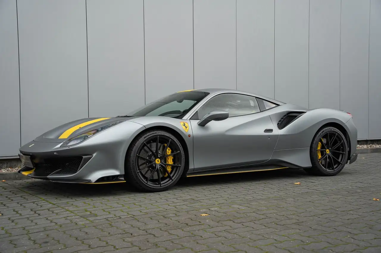 488Pista *SPECIAL PAINT*1 owner*Lift*Carbon*