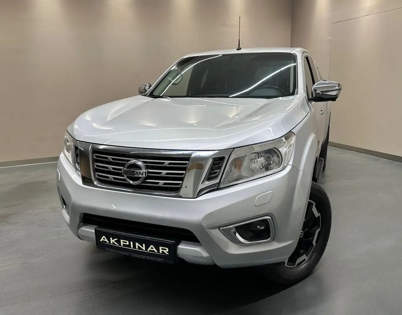 NavaraNP300 N-Connecta King Cab 4x4 *AHK*360°*