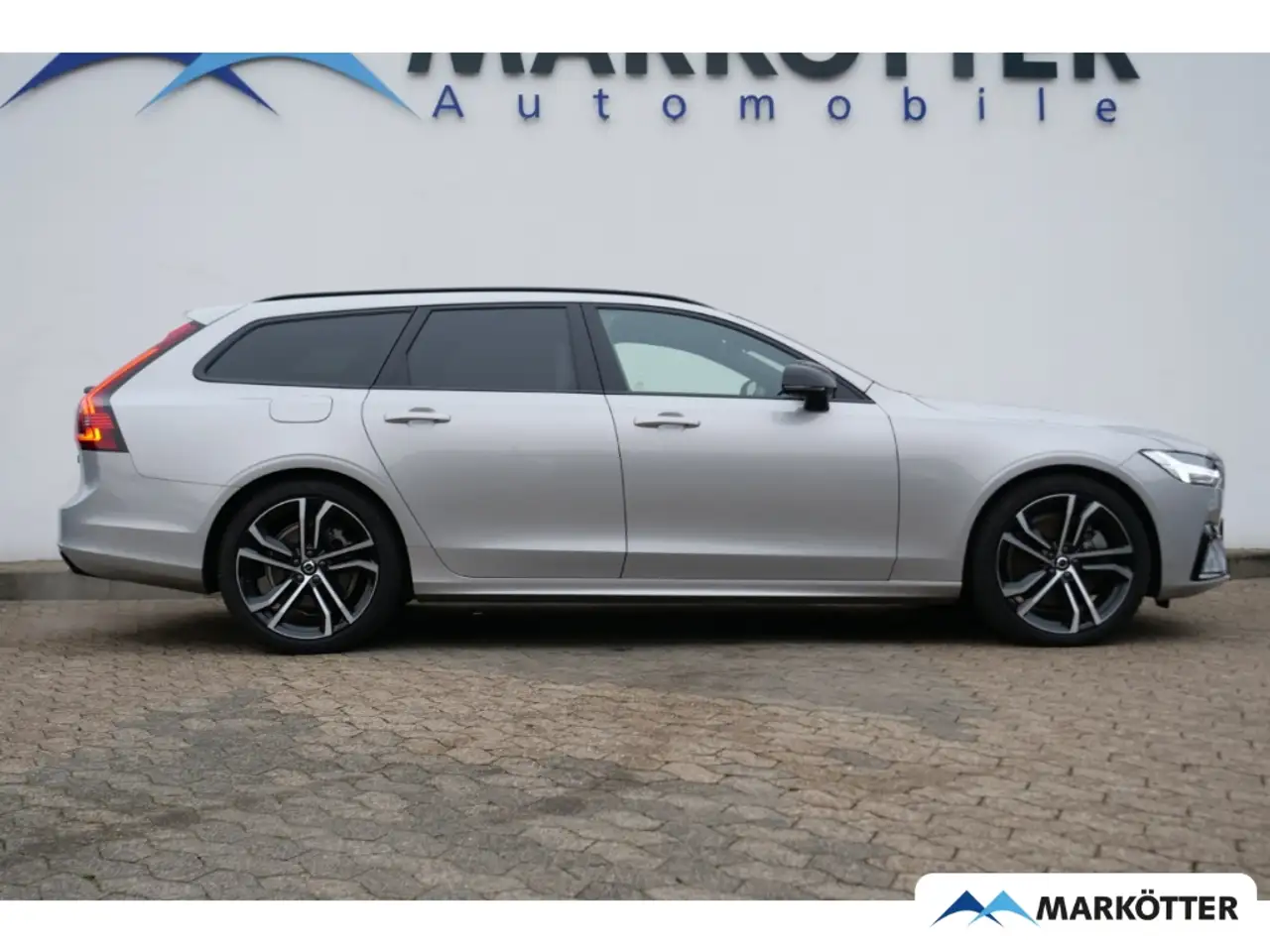 V90T8 AWD Rech. Ultimate Dark FourC/Bowers/AHK
