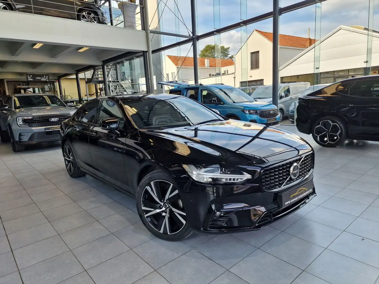 S90PLUS DARK HYBRID BENZINE AUTOMAAT TAL VAN OPTIES