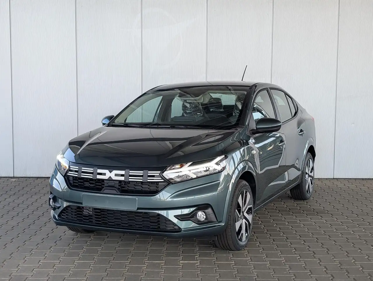 LoganEXPRESSION TCe 90 / NAVI Carplay LED Tempomat P...