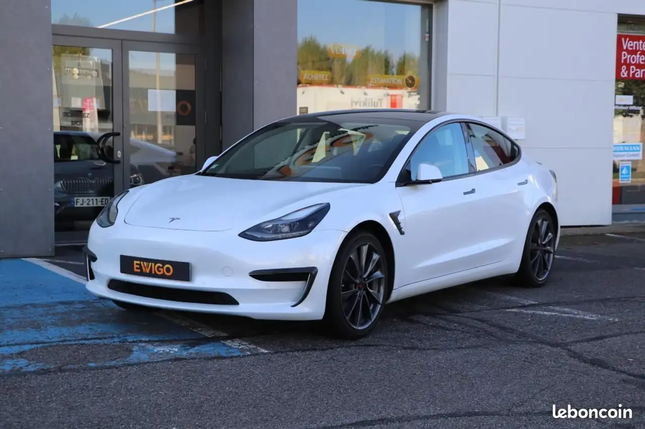 Model 3285 60KWH STANDARD-PLUS PREMIUM BVA