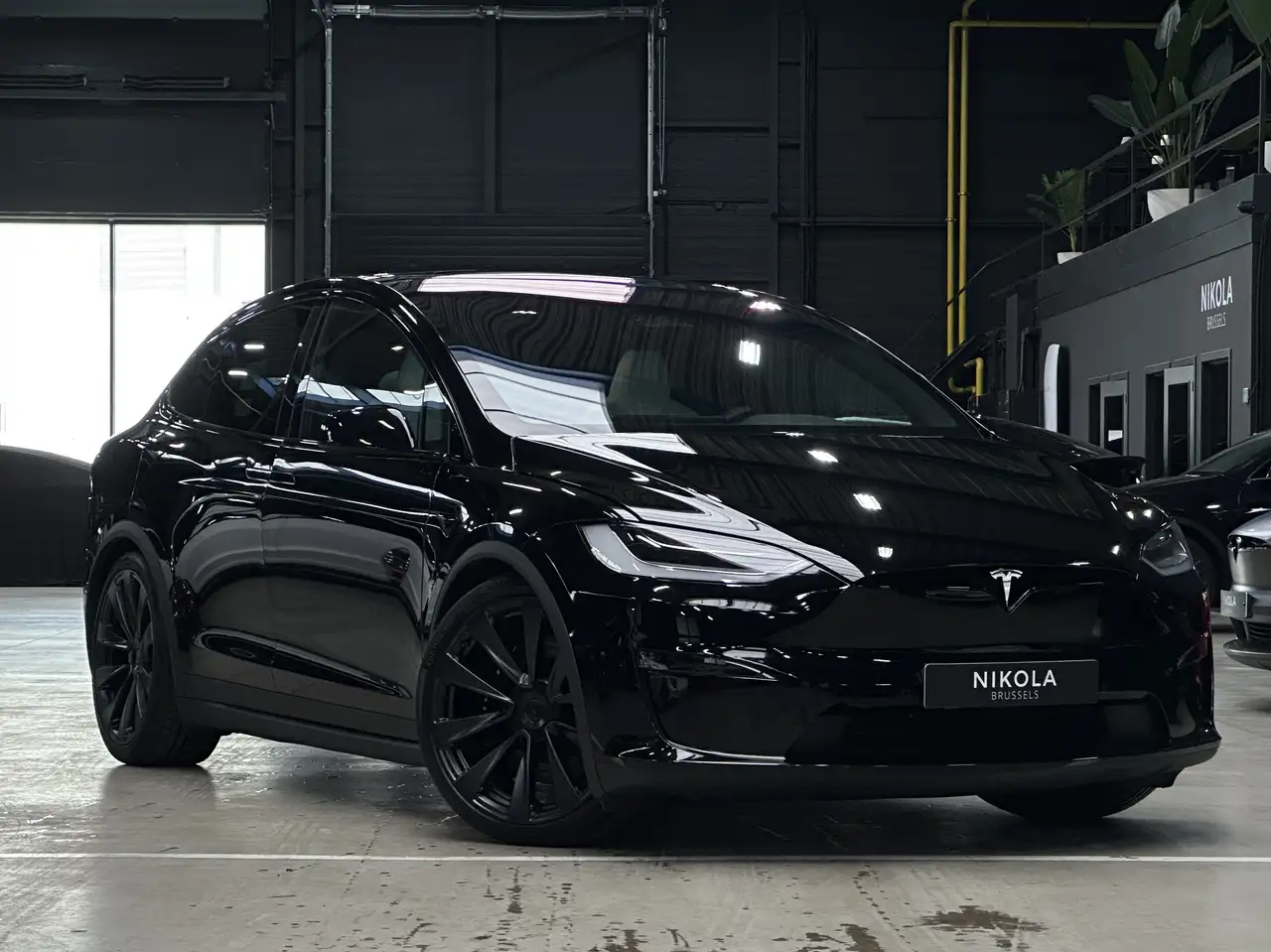 Model XTesla Model X PLAID 1020 HP - WHITE INTERIOR - 22"