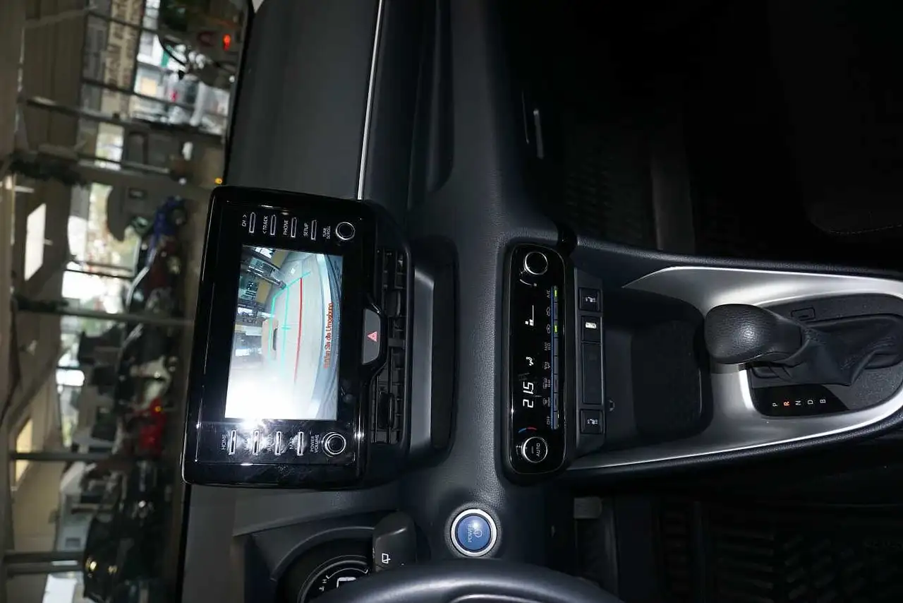 YarisHybrid 5-Türer 1.5 VVT-i Team Deutschland NAVI, Ga