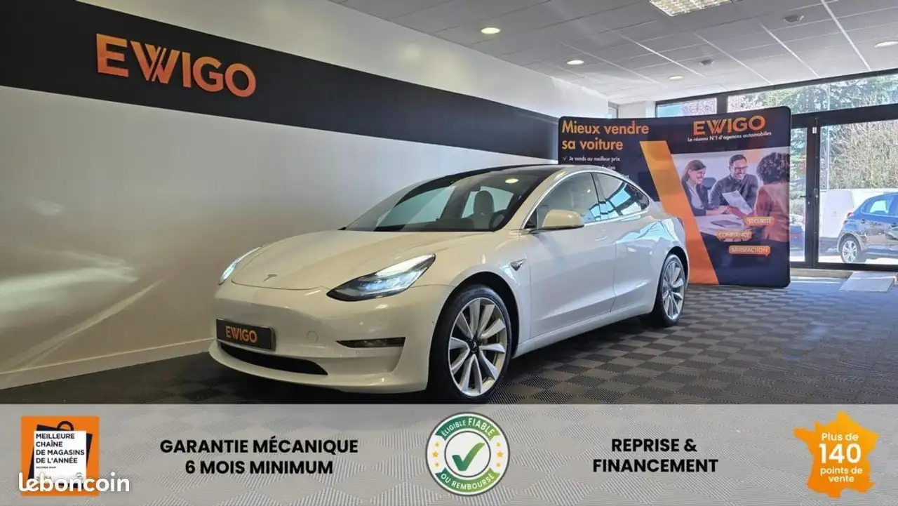 Model 3DUAL MOTORS LONG RANGE %2B INTERIEUR BLANC