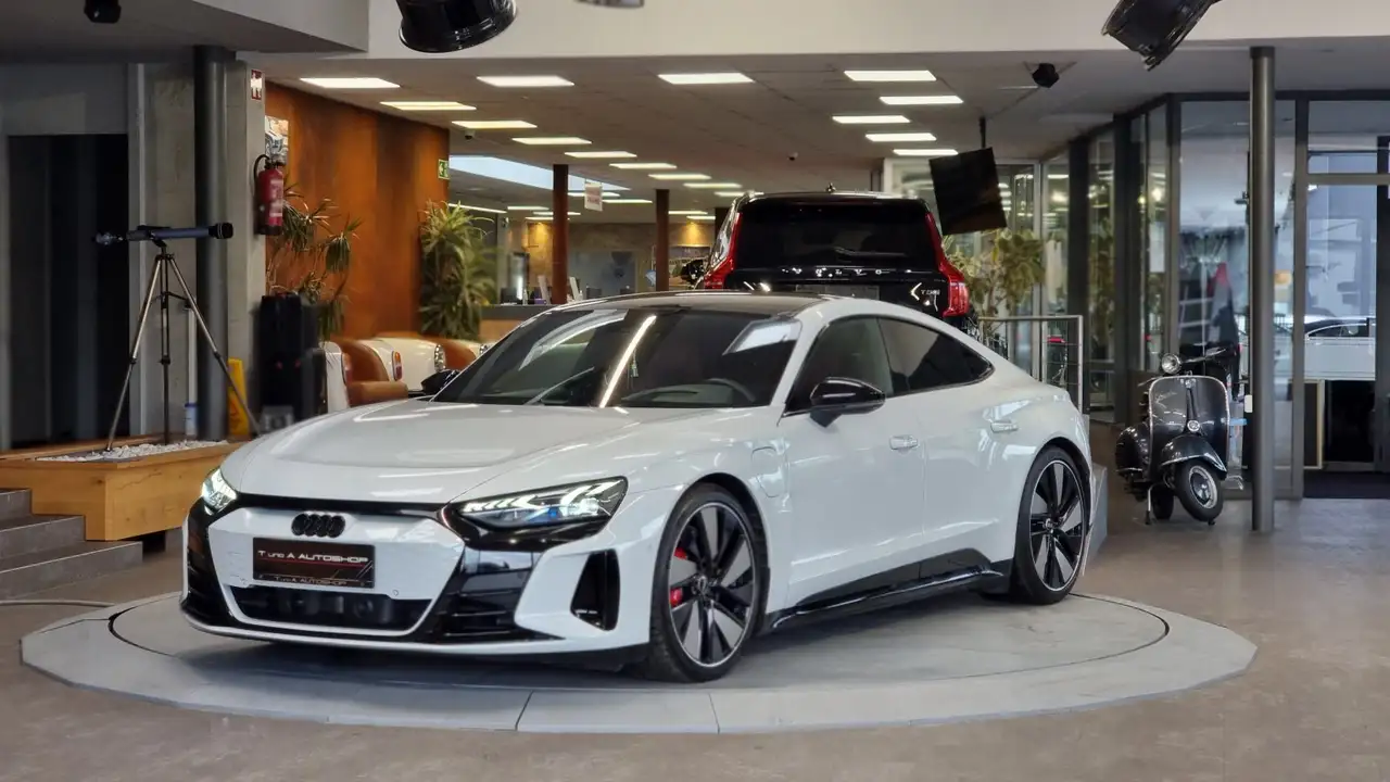 e-tron GTAut. *Glasdach*Virtual-Cockpit*Head-up*360°*