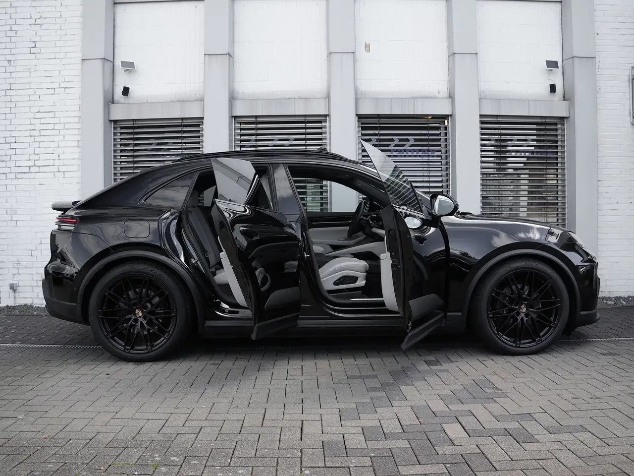 Macan4 Electric ACC-LUFTF-PANO-BOSE-22"RS-LEDER KREIDE