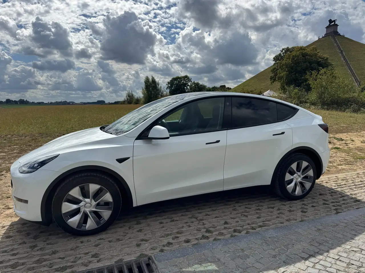 Model YAWD Dual Motor Long Range