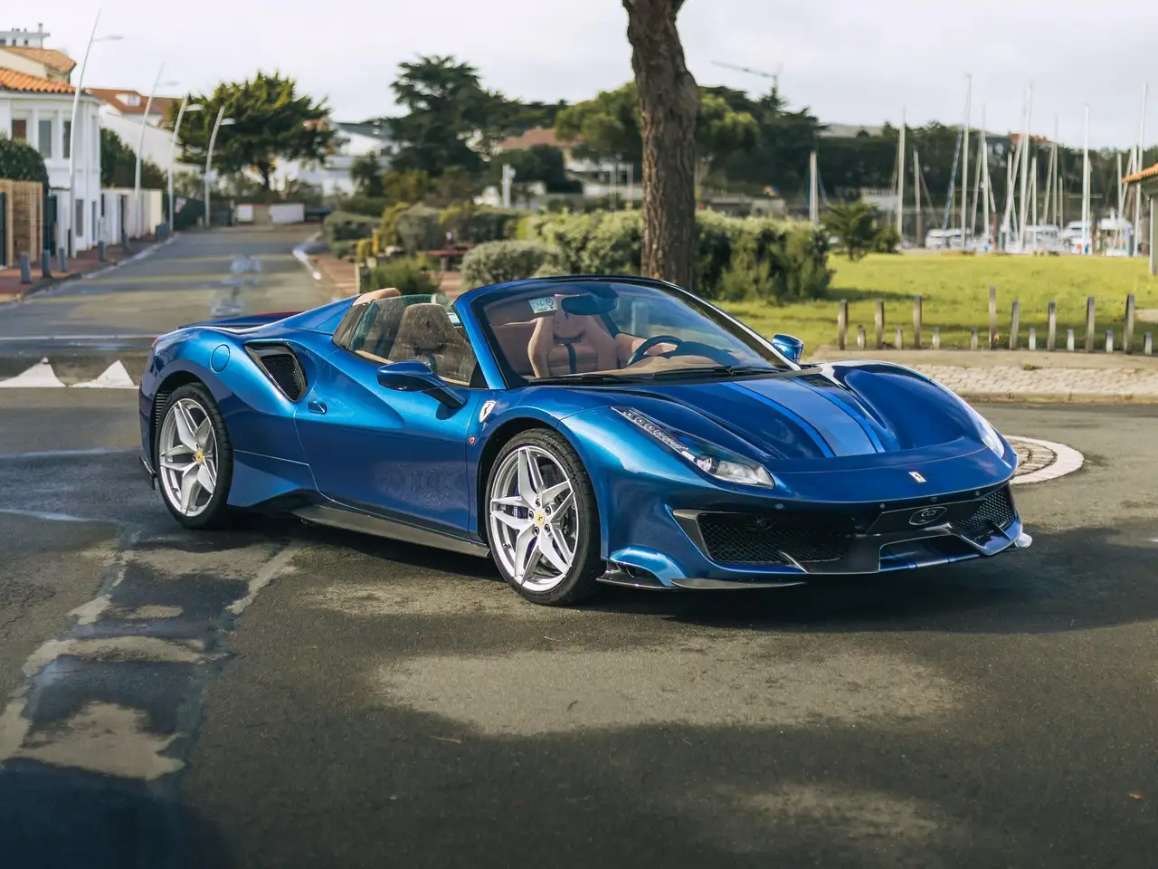 488Pista Spider/ BLUE NART/ ALCANTARA/Full Carbon