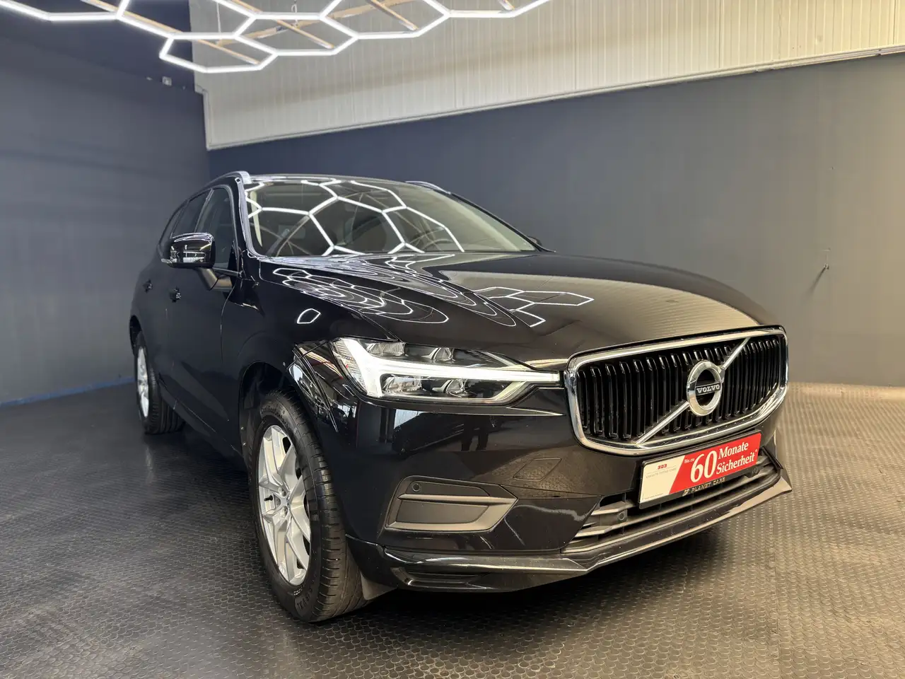 XC60Momentum AWD*LED*PANO*CarPlay*1Hand*4-Zonen