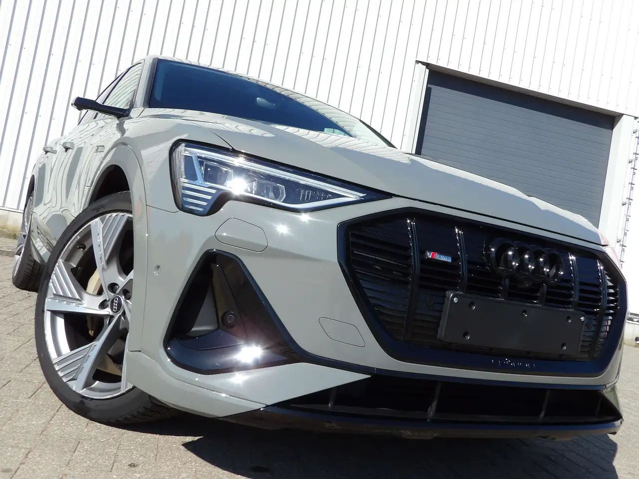 e-trone-tron Sportback 55 quattro S line met luchtvering