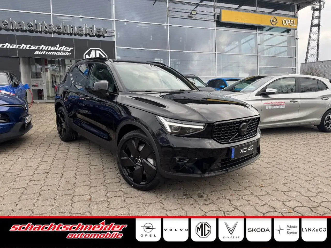 XC40B3 B DKG Plus Black Edition