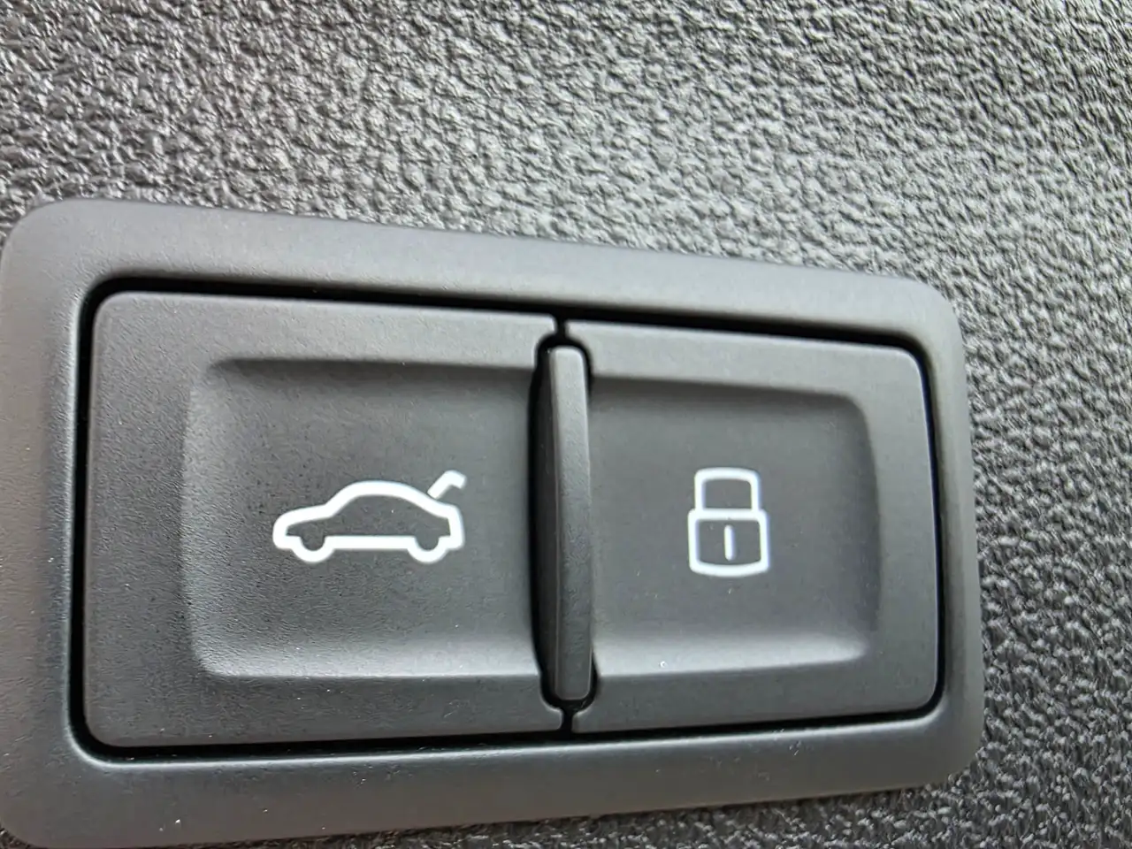 RSV8 - Lichte vracht Utilitaire 15.000KM Quattro 4x4