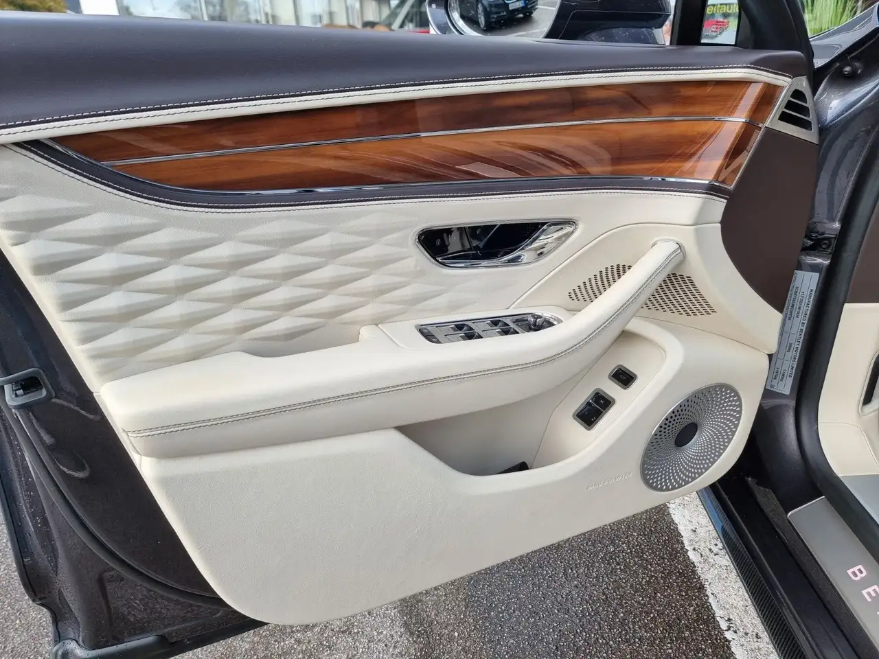 Flying Spur6.0 W12/Full options!/UPE 340tEuro