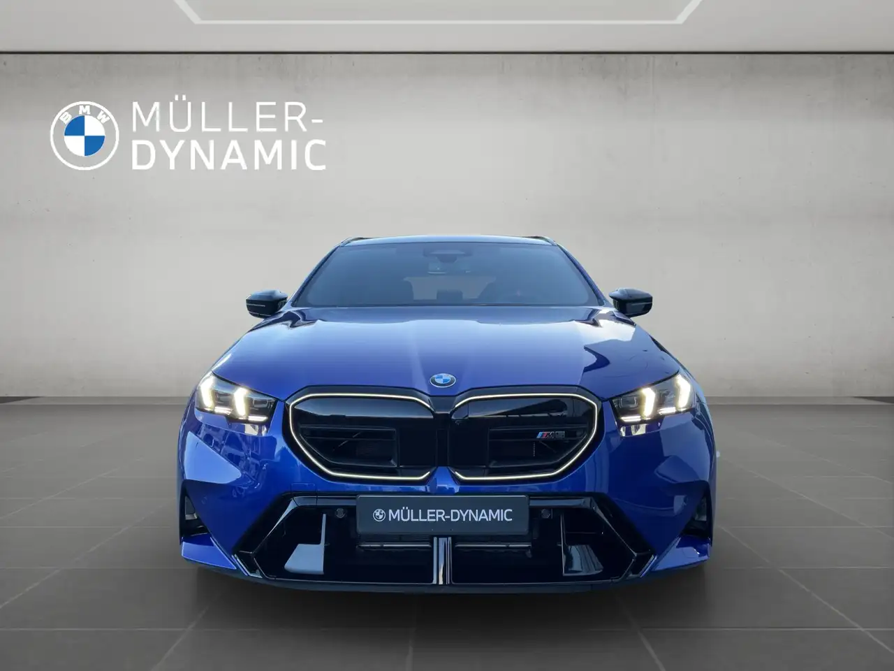 M5Touring M DRIVER`S LED HUD B&W AHK 360°KAMERA KOMF