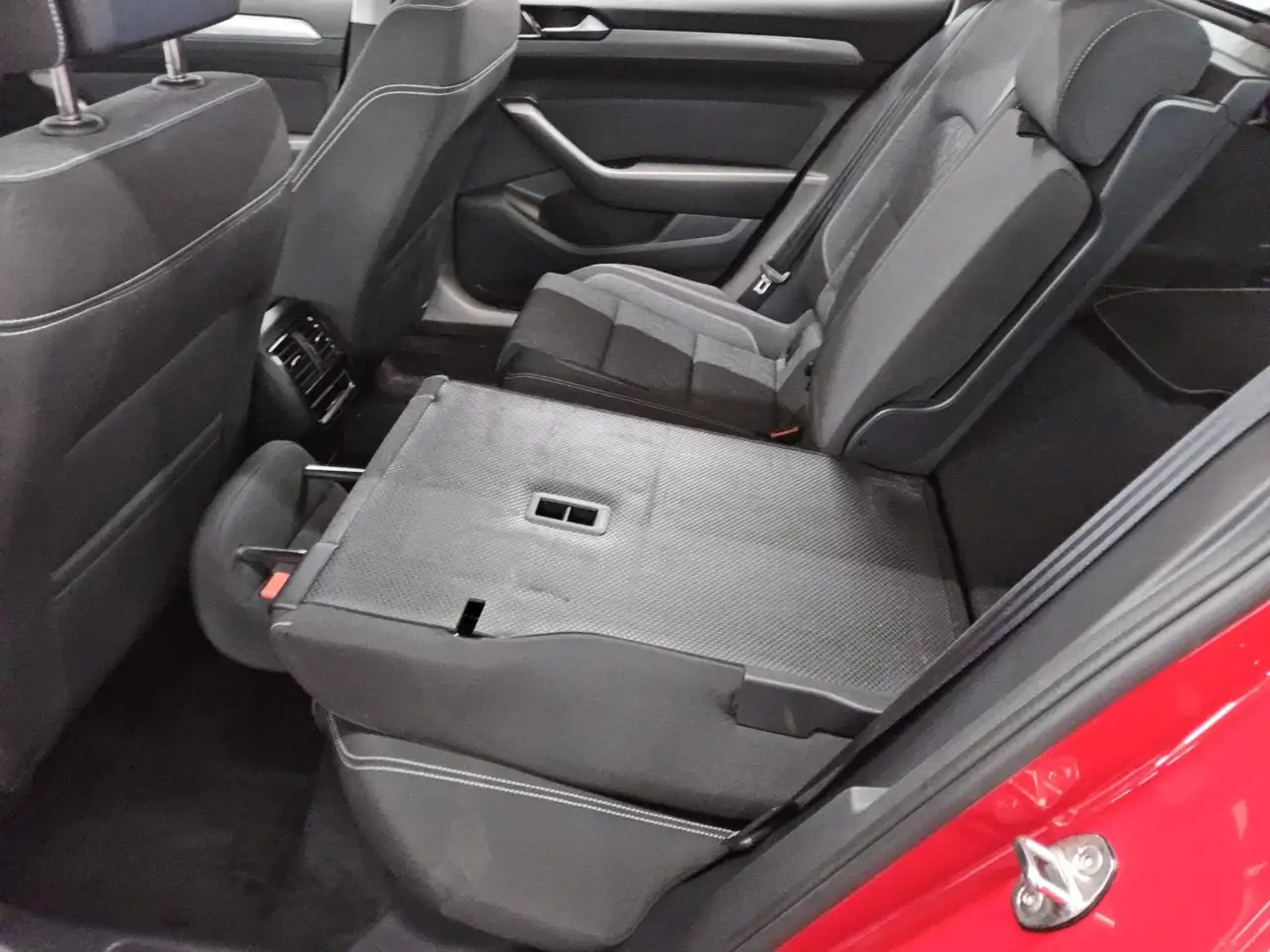 PassatVar. 2.0 TDI Business Navi LED AID RFK