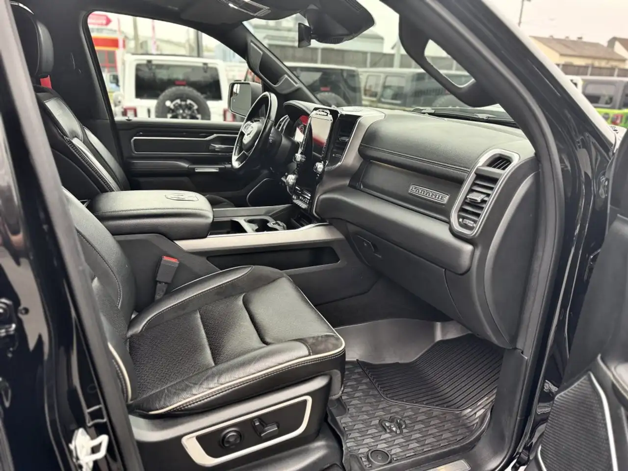 RAM1500 V8 Quad Cab Laramie Night LKW