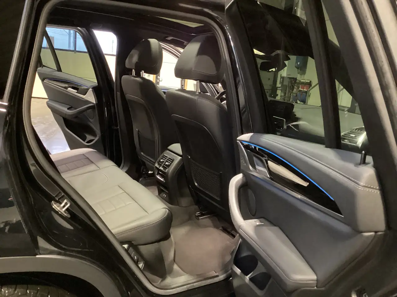 iX3iX3/1steEig/79000km/Leder/Panodak/Cam/MemorySeats