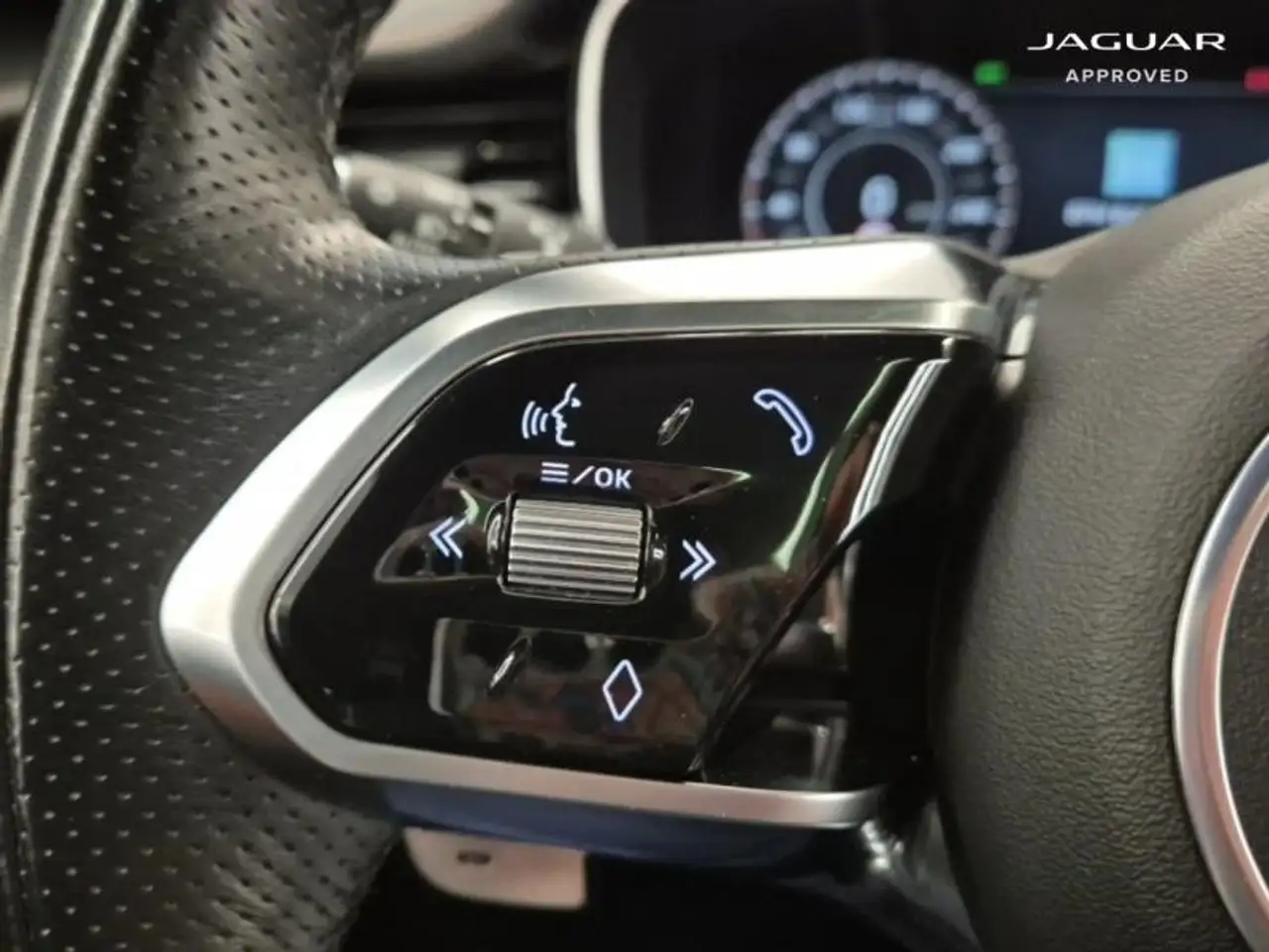 F-PaceP400e Plug-in-Hybrid R-Dynamic Black BVA8 AWD