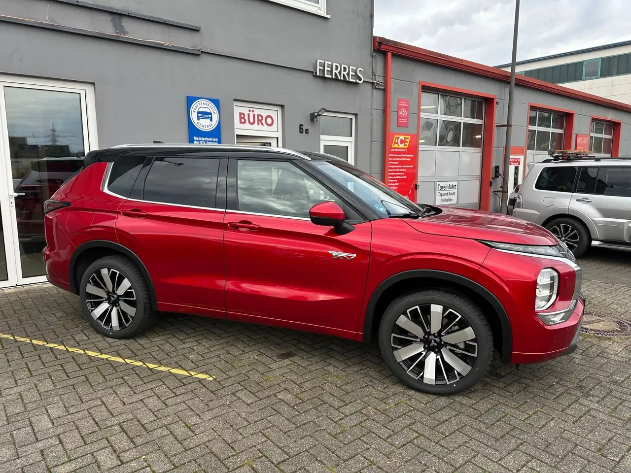 Outlander2.4 PHEV 100 kW S-AWC Top Panorama