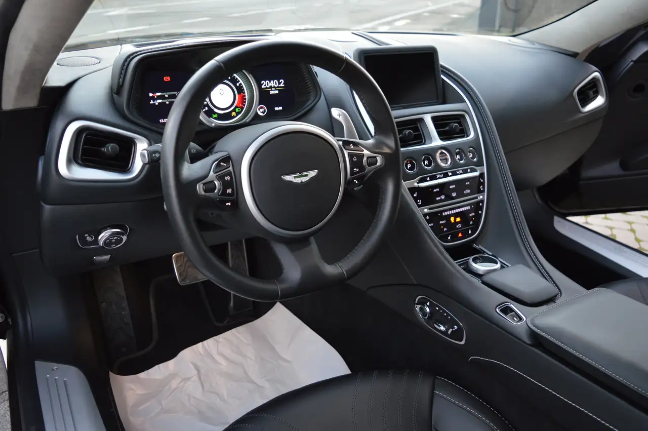 DB11Coupé 4.0i V8 Biturbo 510 ch - 1 MAIN