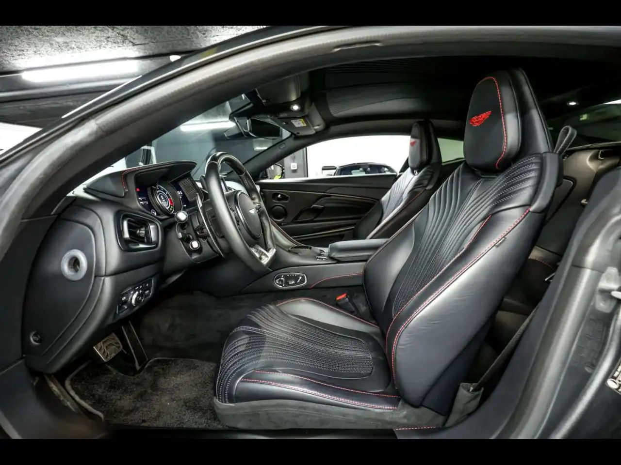 DB11V12 COUPEMAGNETIC SILVERWARRANTY 04/27CARBON