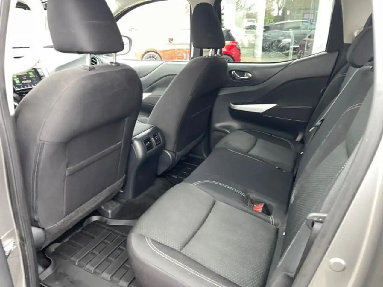 NavaraN-Connecta Double Cab 4x4/AHK/1. Hand Fac