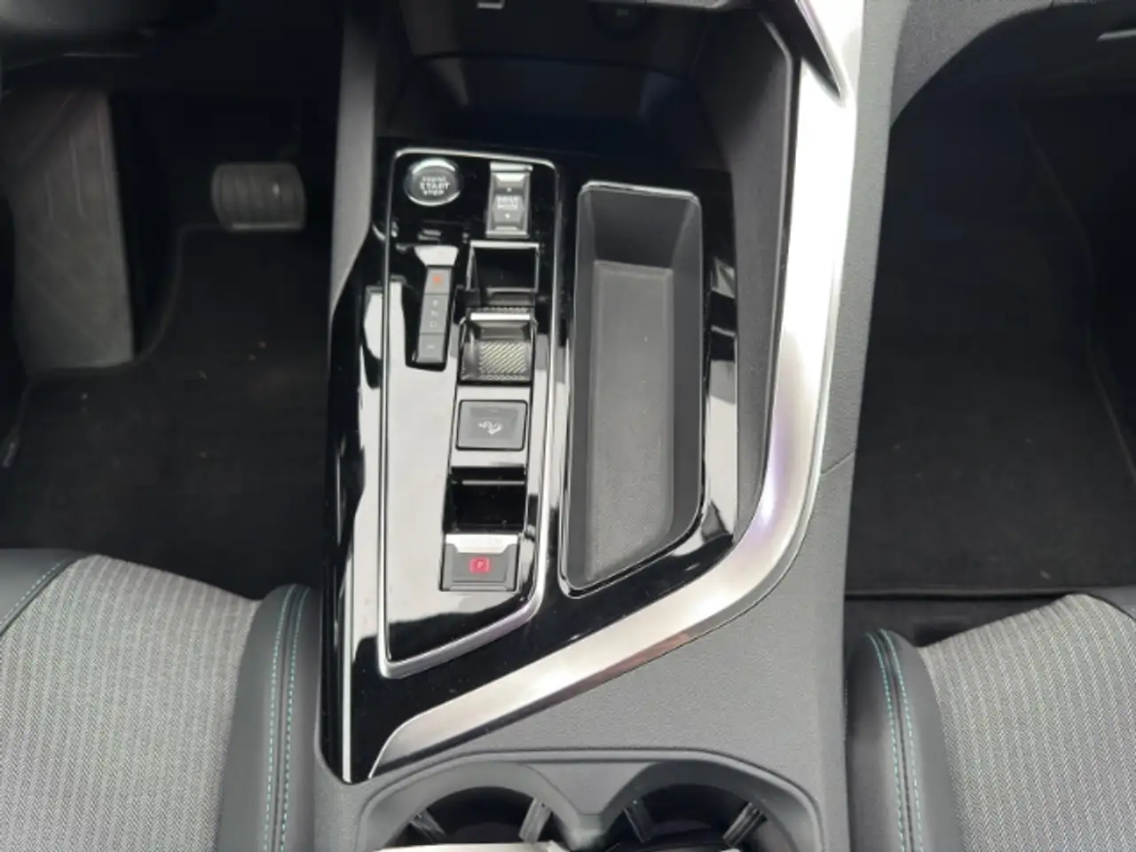 5008Allure Pack 7-Sitzer ALLWETTER SHZ PDC KAMERA ACC