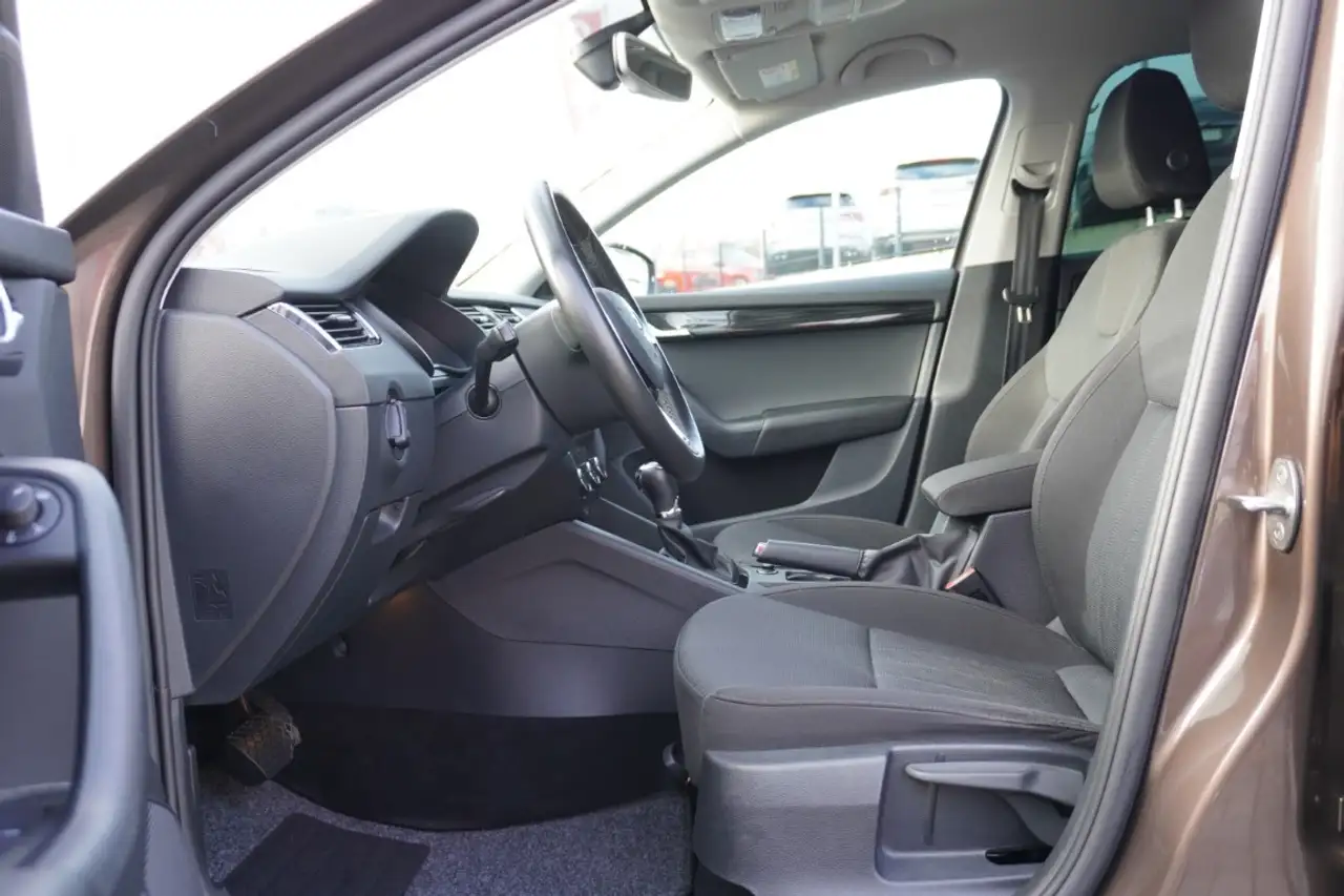 OctaviaCombi 2.0 TSI DSG AAC LED Navi AHK SHZ