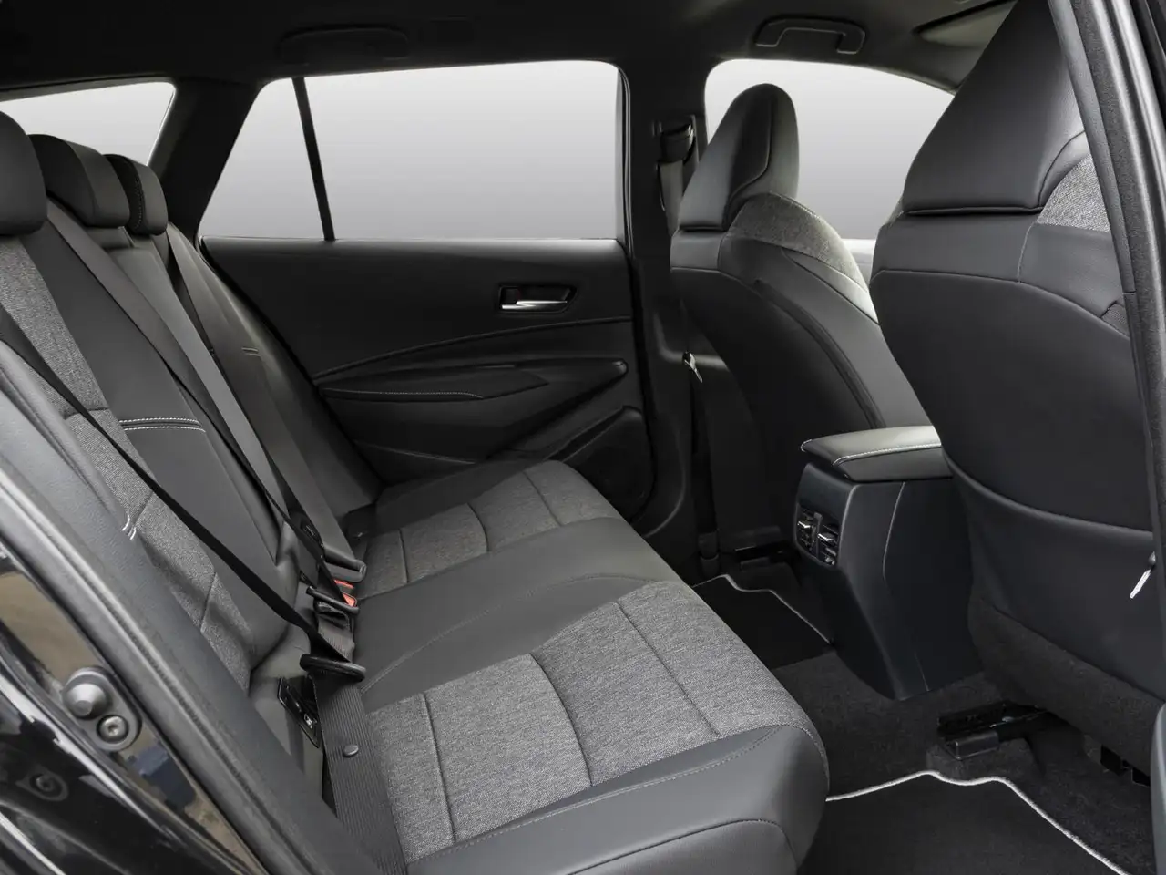 Corolla1.8 Hybrid Teamplayer NAVI SHZ PDC KLIMA