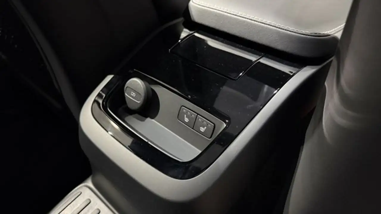 S60T8 Ultimate Dark Recharge AWD B&W Sportsitze