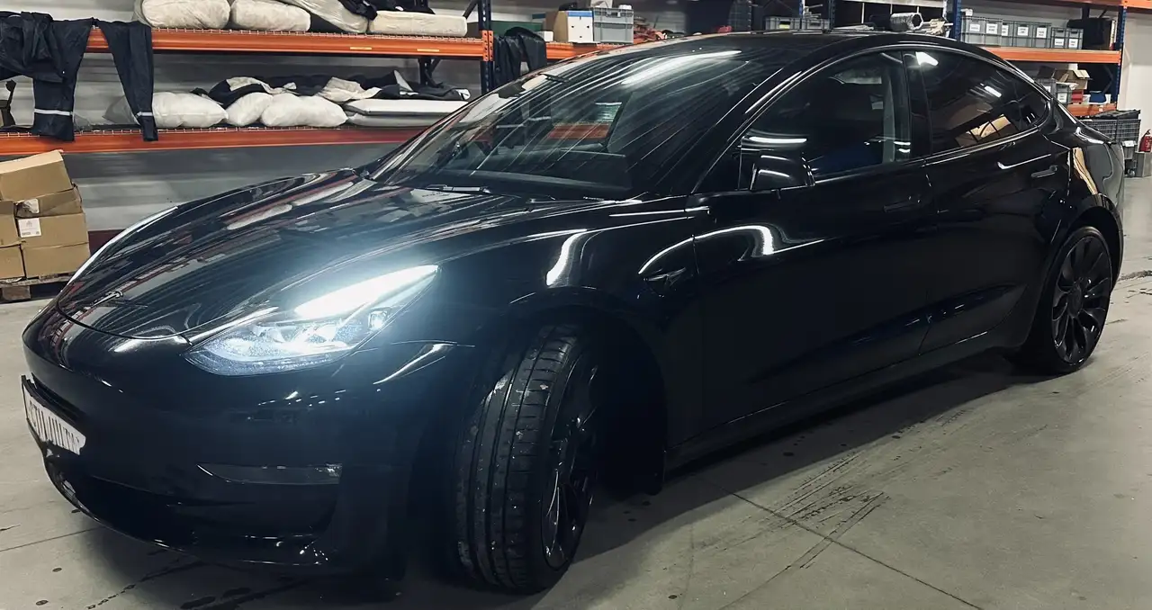 Model 3Langstreckenbatt. Allradantrieb Dual Motor Perform