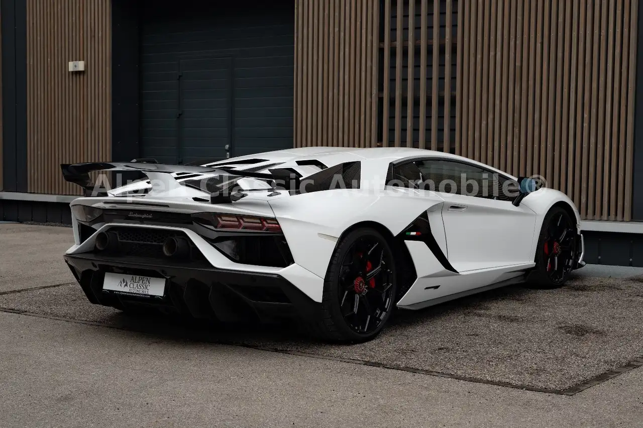 AventadorSVJ*Lift