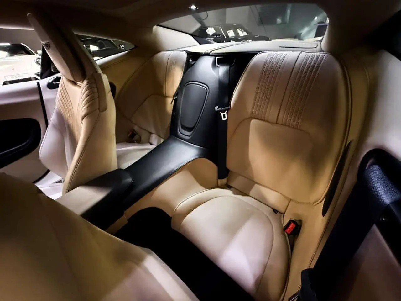 DB114.0 V8 Coupe / Concours Blue / 360 / 1st hand